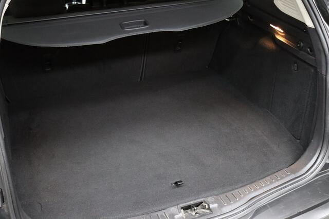 Ford FOCUS Wagon 1.5 Titanium | Cruise-control | Trekhaak | Parkeerassistent | Parkeerhulp | Navigatie | Clima | LM Velgen