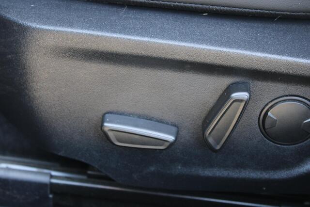 Ford FOCUS 2.3 EcoBoost ST-3 | Winterpack | Adaptieve Cruise Control | Camera | Privacy Glass | 19 INCH Lichtmetalen Velgen | DAB | B&O Sound