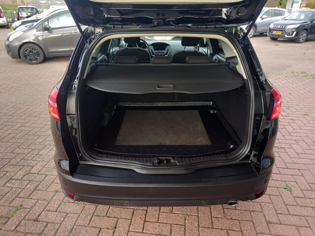 Ford FOCUS Wagon 1.5 Titanium 150 PK, Airco(automatisch), Multimedia systeem, App connect, Cruise control, Navigatie, Parkeerhulp, Parkeersensoren, Stuurverwarming, Stoelverwarming , Voorruit verwarmd, Zeer nette auto inclusief Bovag garantie