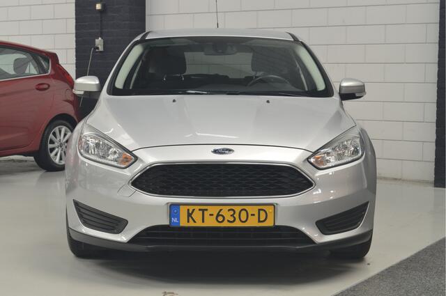 Ford FOCUS 1.0 Trend // 93.000 km // AIRCO // CRUISE // TREKHAAK // NAVI //