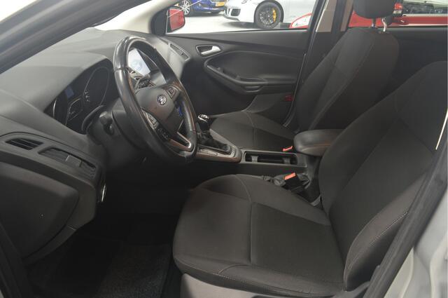 Ford FOCUS 1.0 Trend // 93.000 km // AIRCO // CRUISE // TREKHAAK // NAVI //