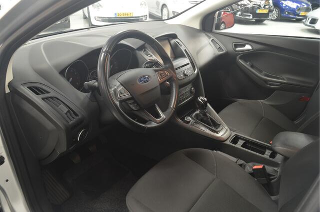 Ford FOCUS 1.0 Trend // 93.000 km // AIRCO // CRUISE // TREKHAAK // NAVI //
