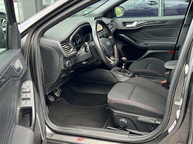 Ford FOCUS Wagon 1.0 EcoBoost ST Line | Winter-pakket | 1.Eigenaar | Dealer onderhouden | Carplay | Cruise & Climate Control | PDC| Keyless | Interesse, Proefrit? Bel of app met: 06-24 28 28 42