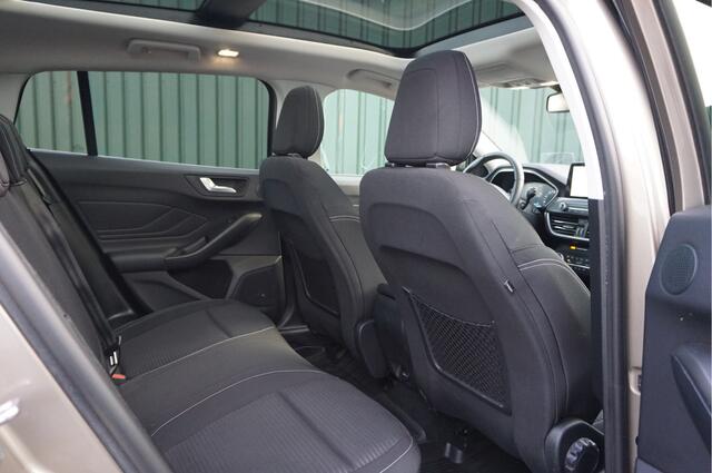 Ford FOCUS Wagon 1.0 EcoBoost 125pk Automaat Titanium + Trekhaak/ Camera/ ACC/ LED/ Panoramadak/ Garantie!