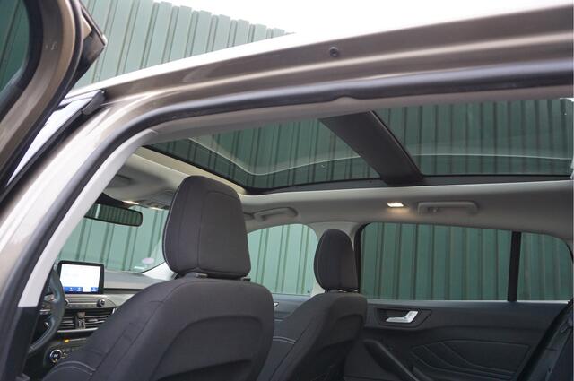 Ford FOCUS Wagon 1.0 EcoBoost 125pk Automaat Titanium + Trekhaak/ Camera/ ACC/ LED/ Panoramadak/ Garantie!
