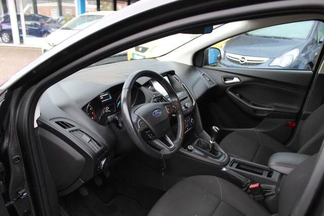 Ford FOCUS Wagon 1.0i "Business Edition" Cruise - Navi - PDC !!! 125 Pk