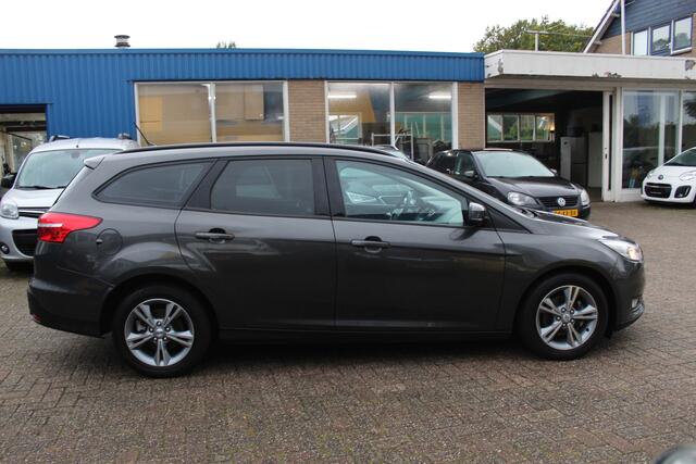 Ford FOCUS Wagon 1.0i "Business Edition" Cruise - Navi - PDC !!! 125 Pk