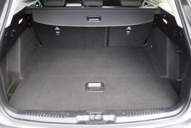 Ford FOCUS Wagon 1.0-125pk EcoBoost Titanium Business. Uiterst nette, comfortabele en ruime stationcar. Stoel-, stuur- en voorraamverw., Trekhaak, B&O soundsyst, lane assist, adaptieve cruise cntrl, camera a, LM wln, navigatie, telefoonvoorb. etc