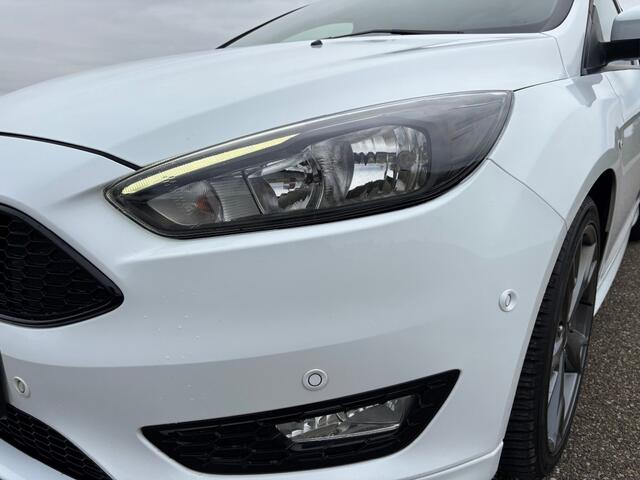 Ford FOCUS 1.5 ST LINE 182 PK! / BOMVOL / ZEER NETTE STAAT