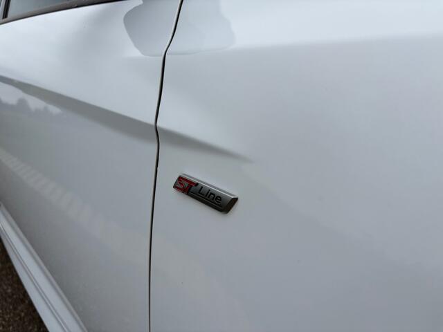 Ford FOCUS 1.5 ST LINE 182 PK! / BOMVOL / ZEER NETTE STAAT