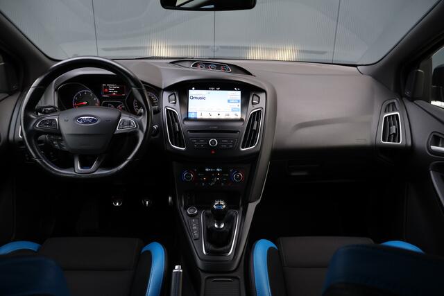 Ford FOCUS 2.3 RS Origineel NL! | Volledige Historie | 19 Inch | Stoelverwarming | Keyless | Camera | Apple Carplay / Android Auto