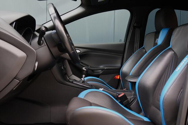 Ford FOCUS 2.3 RS Origineel NL! | Volledige Historie | 19 Inch | Stoelverwarming | Keyless | Camera | Apple Carplay / Android Auto