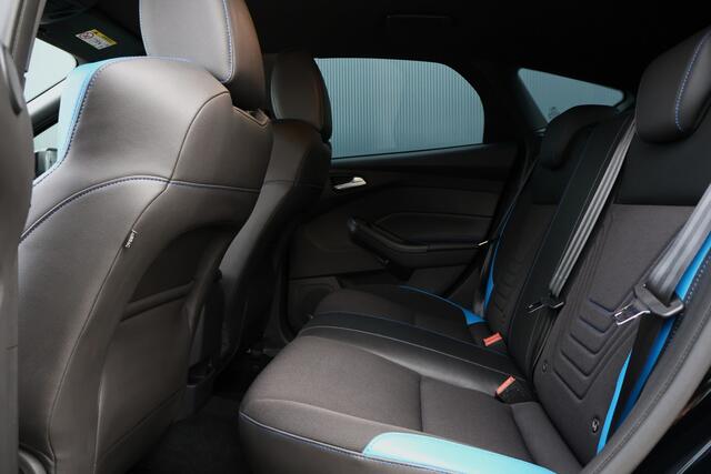 Ford FOCUS 2.3 RS Origineel NL! | Volledige Historie | 19 Inch | Stoelverwarming | Keyless | Camera | Apple Carplay / Android Auto