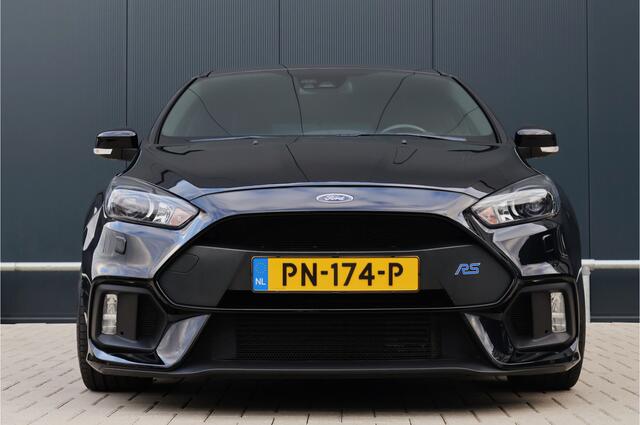 Ford FOCUS 2.3 RS Origineel NL! | Volledige Historie | 19 Inch | Stoelverwarming | Keyless | Camera | Apple Carplay / Android Auto