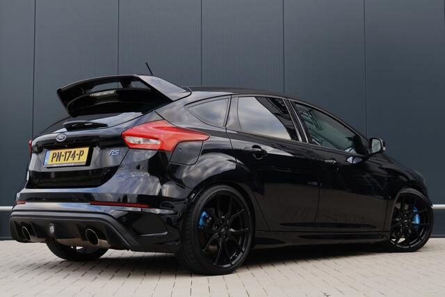 Ford FOCUS 2.3 RS Origineel NL! | Volledige Historie | 19 Inch | Stoelverwarming | Keyless | Camera | Apple Carplay / Android Auto