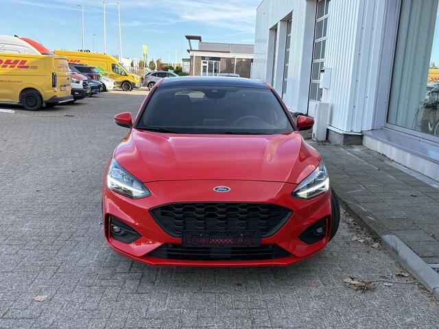 Ford FOCUS 1.5 EcoBoost ST Line Business 150pk | Panoramadak | Winterpack | Heads up Display | 18 inch Licht metaal