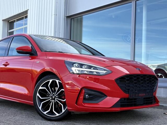 Ford FOCUS 1.5 EcoBoost ST Line Business 150pk | Panoramadak | Winterpack | Heads up Display | 18 inch Licht metaal