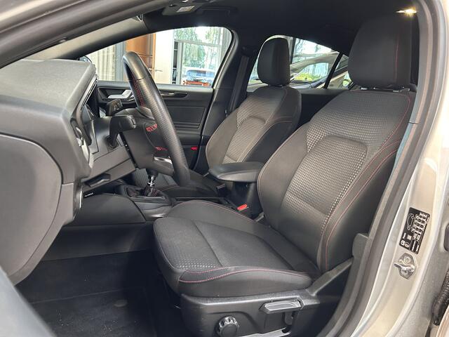 Ford FOCUS EcoBoost Hybrid 125pk ST-Line | Nw model I Winter Pack | Sync 4 I Climate I Navi I All Seasonbanden