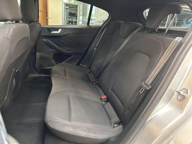 Ford FOCUS EcoBoost Hybrid 125pk ST-Line | Nw model I Winter Pack | Sync 4 I Climate I Navi I All Seasonbanden