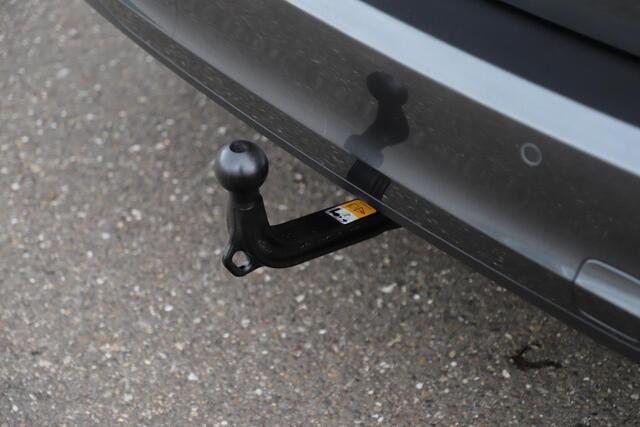 Ford FOCUS Wagon 1.0 EcoBoost Hybrid Titanium Business Trekhaak Virtual Cockpit Carplay Android Navigatie Winter Pakket Elektrische Achterklep