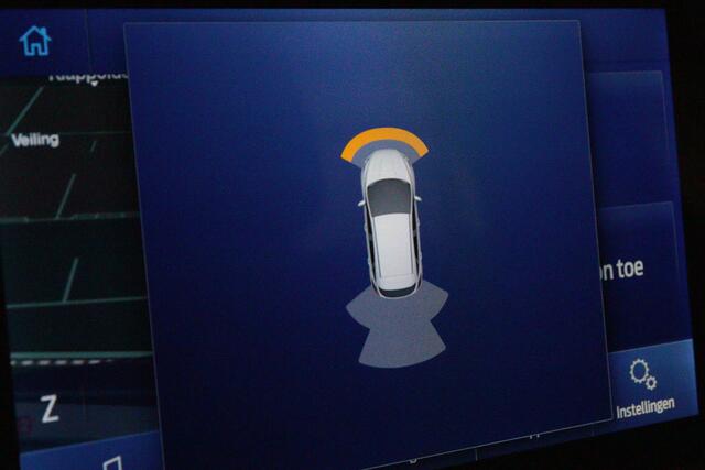 Ford FOCUS 1.0 EcoBoost Hybrid Trend Edition Business | NAVI | CAMERA + PDC | VRUIT/STUUR/STOELVERW | CRUISE | LANE-ASSIST |