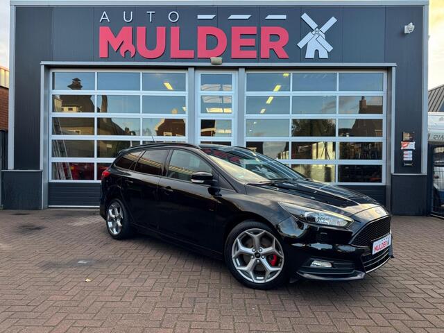 Ford FOCUS ST 250PK / CARPLAY / RECARO / CAMERA / STOELVERW. / CRUISECONTROL / ORIGINEEL!