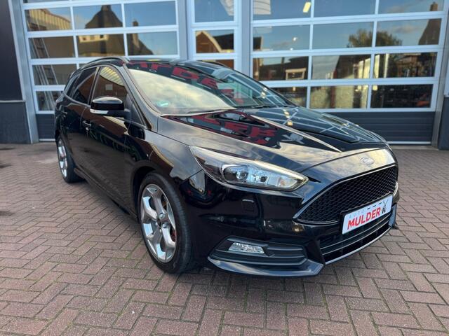 Ford FOCUS ST 250PK / CARPLAY / RECARO / CAMERA / STOELVERW. / CRUISECONTROL / ORIGINEEL!