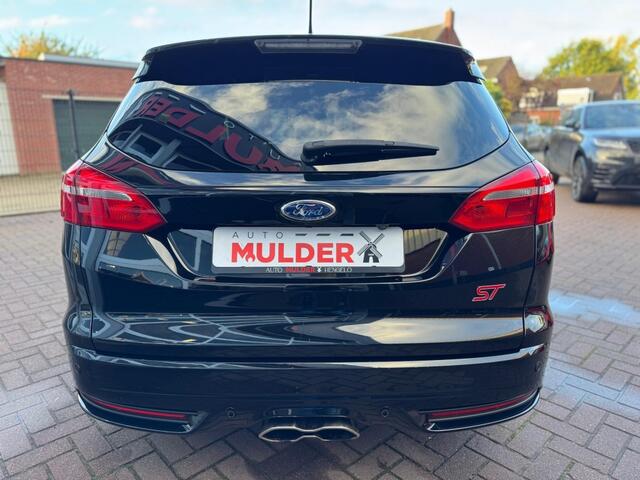 Ford FOCUS ST 250PK / CARPLAY / RECARO / CAMERA / STOELVERW. / CRUISECONTROL / ORIGINEEL!