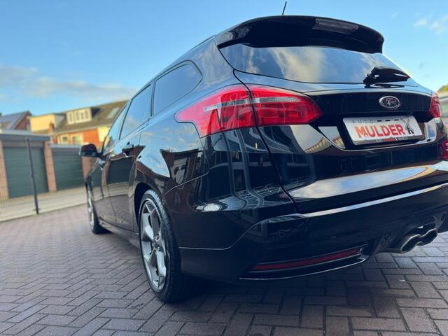 Ford FOCUS ST 250PK / CARPLAY / RECARO / CAMERA / STOELVERW. / CRUISECONTROL / ORIGINEEL!