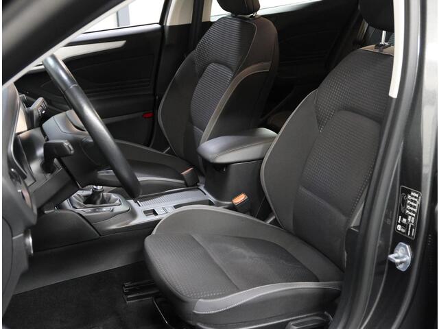 Ford FOCUS Wagon 100PK Edition Business | 1ste eigenaar | AppleCarplay/AndroidAuto | Stoel/Stuur/VoorruitVerwarmd | Armsteun | Climate Control | Cruise Control | Navigatie | Keyless | Parkeersensoren | Isofix |