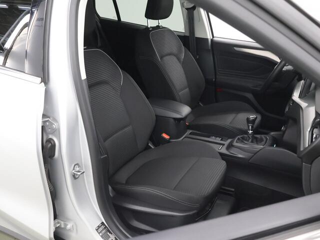 Ford FOCUS Wagon 1.0 EcoBoost Hybrid Titanium | Navigatie | Climate Control | Cruise Control | Parkeersensoren |