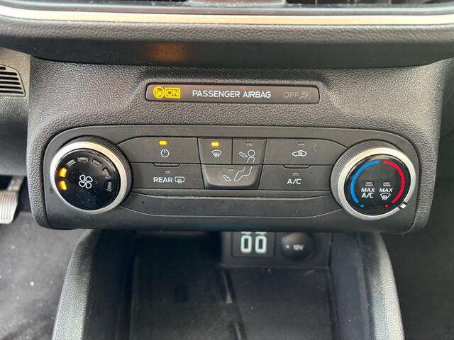 Ford FOCUS 1.0 EBH TR ED. BNS NAVI AIRCO PDC LMV