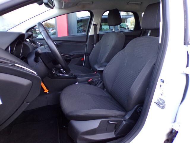 Ford FOCUS Wagon 1.0 Titanium Navi PDC Park Assist NAP