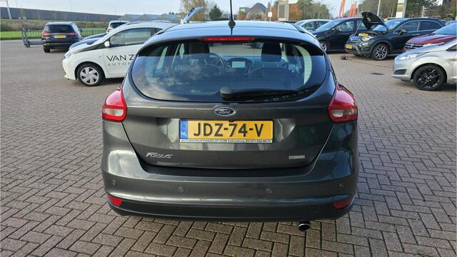 Ford FOCUS 1.5 Titanium *AUTOMAAT*Keyless entry* Navigatie * Acteruitrijcamera* Climaat Controle * Elektrische Ramen V+A*Nw Distr.snaar* NETTE auto* BOVAG