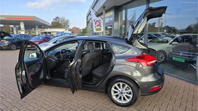 Ford FOCUS 1.5 Titanium *AUTOMAAT*Keyless entry* Navigatie * Acteruitrijcamera* Climaat Controle * Elektrische Ramen V+A*Nw Distr.snaar* NETTE auto* BOVAG