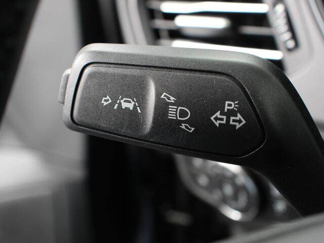 Ford FOCUS 1.0 EcoBoost 125pk Titanium Style | Navigatie | Parkeer pakket | Winter pakket | Stoel en stuur verwarming | Climate Control | Led | Extra getint glas