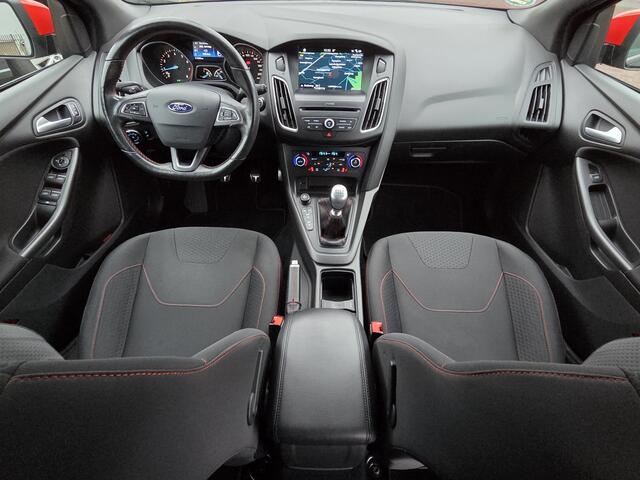 Ford FOCUS Wagon 1.0 ST-Line NAVIGATIE|BLUE TOOTH MEDIA|ECC/AIRCO|STOELVERWARMING&STUUR|BLUE TOOTH TELEFONIE|PDC VOOR&ACHTER|18 INCH|DEALER ONDERHOUDEN Maandag tot Vrijdag geopend van 09.00 tot 20.00 uur en Zaterdag van 09.00 tot 18.00 uur