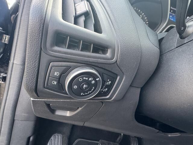 Ford FOCUS Wagon 1.0 Autom/Tiptr Titanium Navi/Stoelverw/Cruise/Clima/PDC