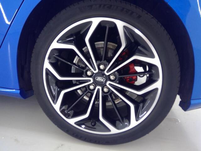 Ford FOCUS 155pk ST Line-X Panoramadak Camera Winter pack B&O Adap. Cruise 18" LM velgen Dealeronderhouden