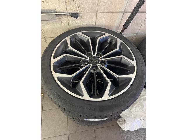 Ford FOCUS Wagon 1.5 EcoBoost ST Line Business // B&O AUDIO // SCHUIF KANTEL DAK // NAVI // CAMERA // TREKHAAK