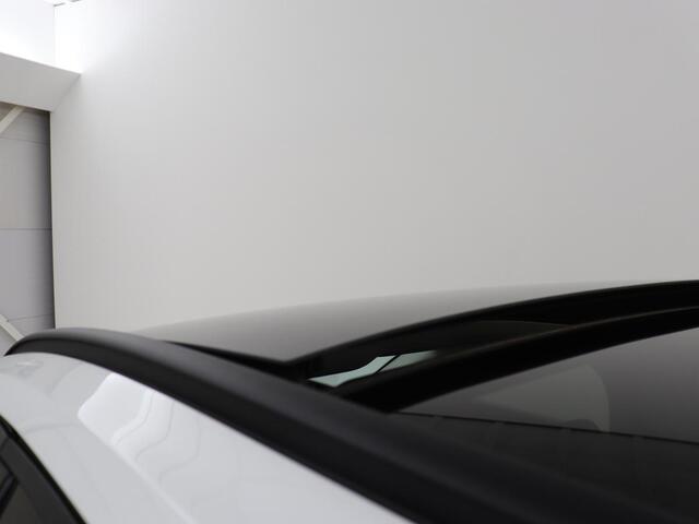 Ford FOCUS 1.0 EcoBoost Active | Panoramadak | Trekhaak | Stoel & stuurverwarming | B&O Sound | Carplay | Navigatie | Full LED | Keyless | Comfortstoelen | Climate control | Parkeerhulp