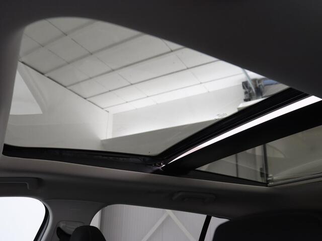 Ford FOCUS 1.0 EcoBoost Active | Panoramadak | Trekhaak | Stoel & stuurverwarming | B&O Sound | Carplay | Navigatie | Full LED | Keyless | Comfortstoelen | Climate control | Parkeerhulp