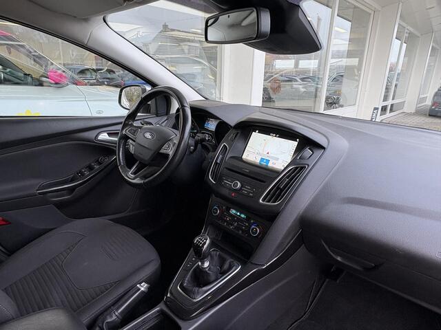 Ford FOCUS Wagon 1.0 Titanium | Stoel- & stuurverwarming | Achteruitrijcamera | Keyless | Navigatie | Trekhaak | Dodehoek detectie