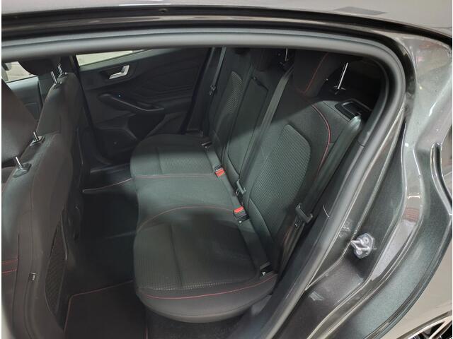 Ford FOCUS 1.0 EcoBoost Hybrid Active X Business Climate controle | Bang & Olufsen | Navigatiesysteem | Parkeersensoren |Trekhaak