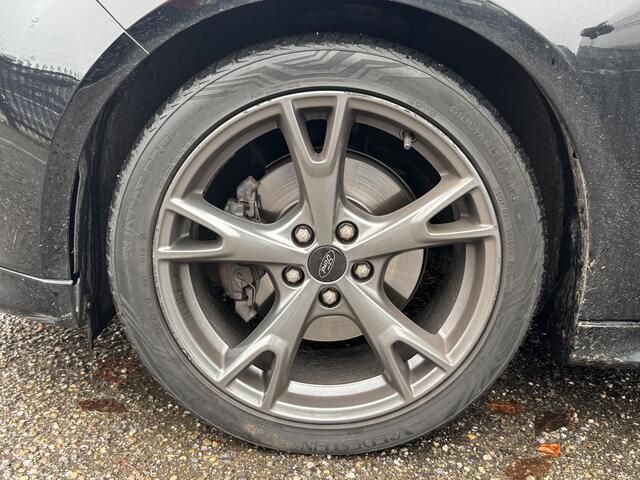 Ford FOCUS Wagon 1.5 ST-Line 183 PK!!! // NAVI // PDC // CRUISE // CLIMA // TREKHAAK // BLUETOOTH // STOELVERWARMING