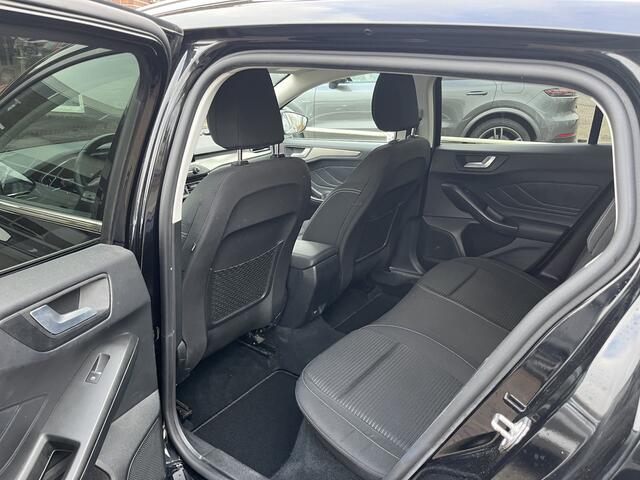 Ford FOCUS Wagon 1.0 EcoBoost Titanium Business TREKHAAK CLIMA STOEL- EN STUURVERWARMING