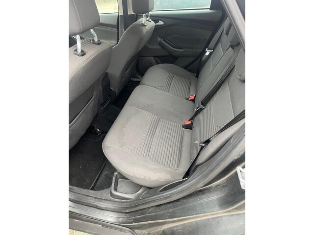 Ford FOCUS Wagon 1.5 Titanium Edition parkeersensoren ecc navi lm velgen