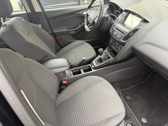Ford FOCUS 1.0 Titanium * 36.893 Km * Airco * Navi * Cruise Control * Led * NIEUWSTAAT *