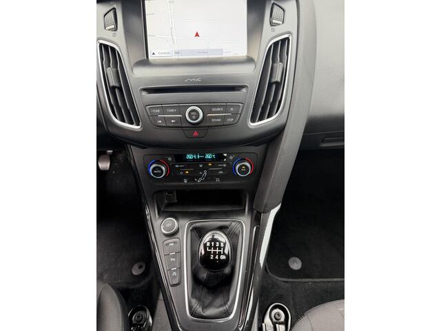 Ford FOCUS 1.0 Titanium * 36.893 Km * Airco * Navi * Cruise Control * Led * NIEUWSTAAT *