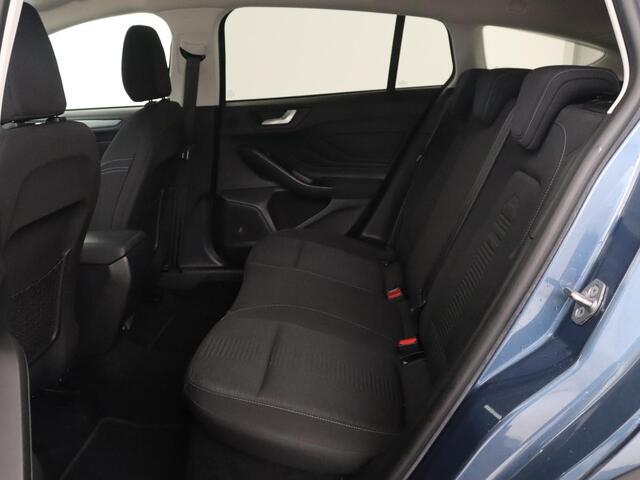 Ford FOCUS 1.5 EcoBoost Active | Stoel & stuurverwarming | Trekhaak | Camera | Adaptive cruise | Carplay | Navigatie | B&O Sound | Climate control | Keyless | Full LED | Park Assist